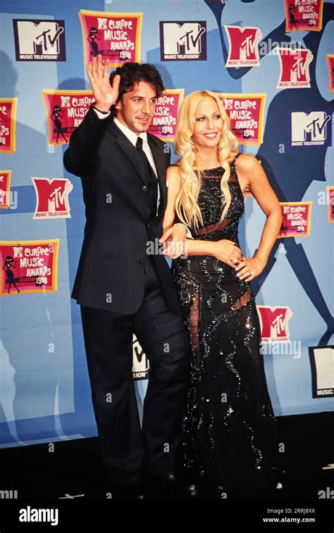 giacca versace leopardo|MTV EMAs, quando Alessandro Del Piero e Donatella Versace .